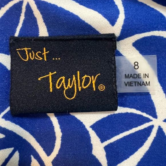 Just . . .Taylor Royal Blue and White Geometric Print Sleeveless Dress. Size 8. - Picture 3 of 13